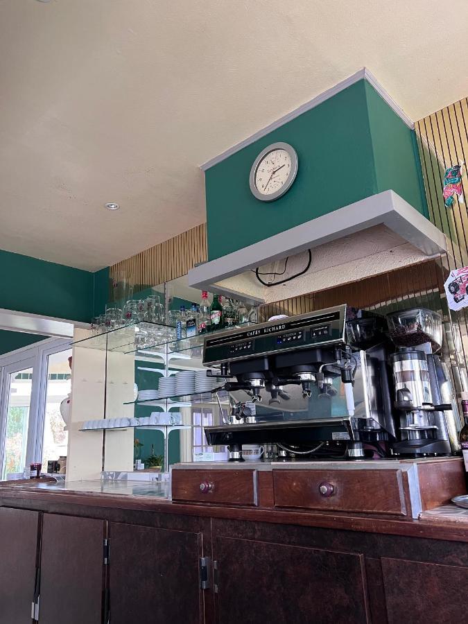 Hostellerie Saint Clement Vic-sur-Cère Екстериор снимка