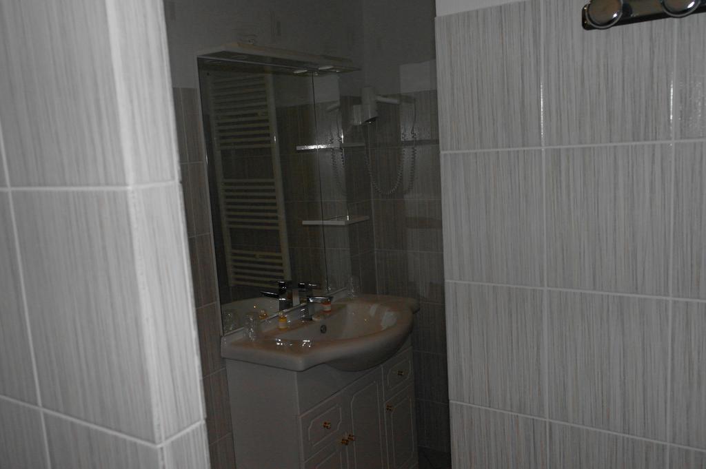 Hostellerie Saint Clement Vic-sur-Cère Екстериор снимка