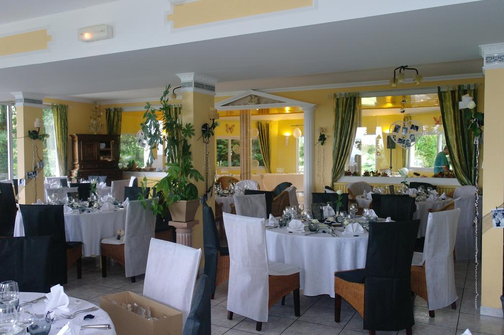 Hostellerie Saint Clement Vic-sur-Cère Екстериор снимка