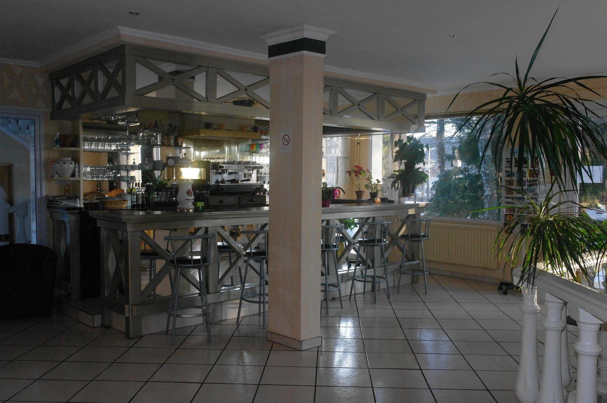 Hostellerie Saint Clement Vic-sur-Cère Екстериор снимка