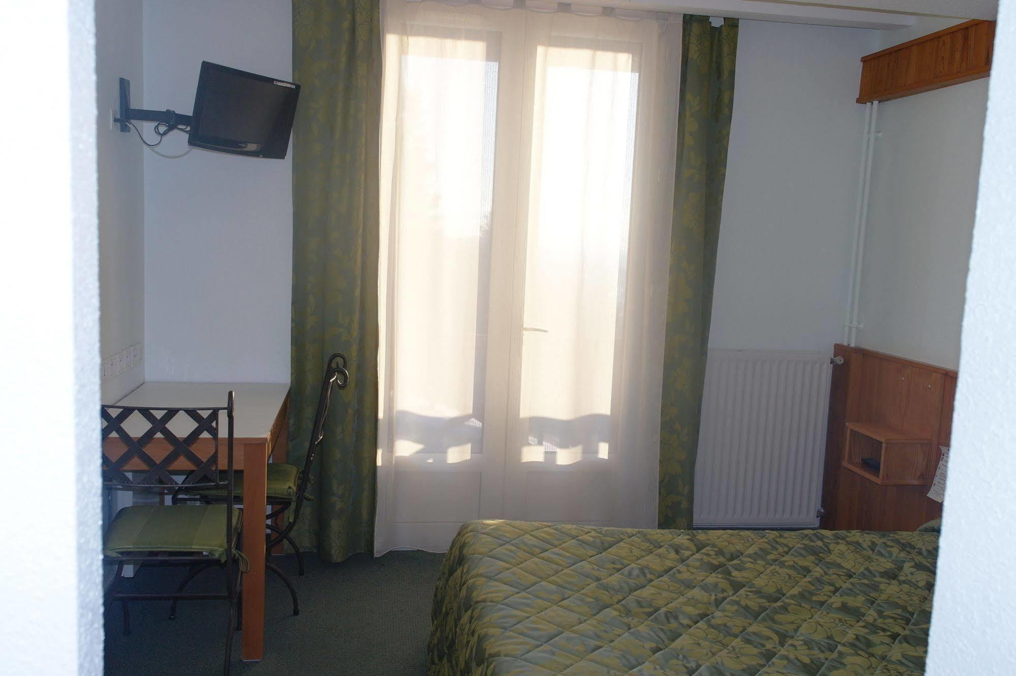 Hostellerie Saint Clement Vic-sur-Cère Екстериор снимка