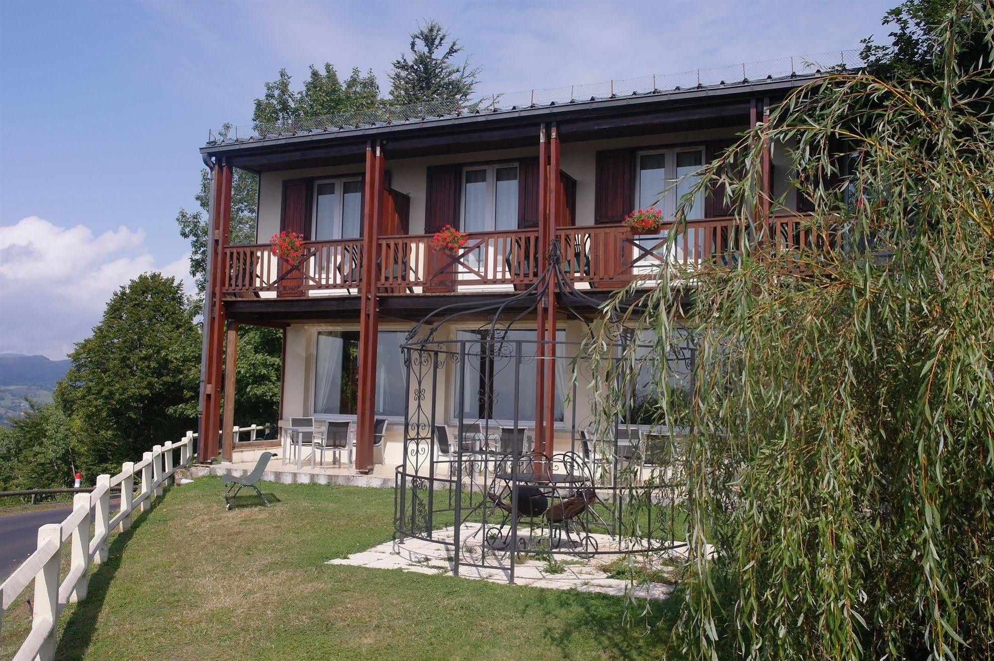 Hostellerie Saint Clement Vic-sur-Cère Екстериор снимка