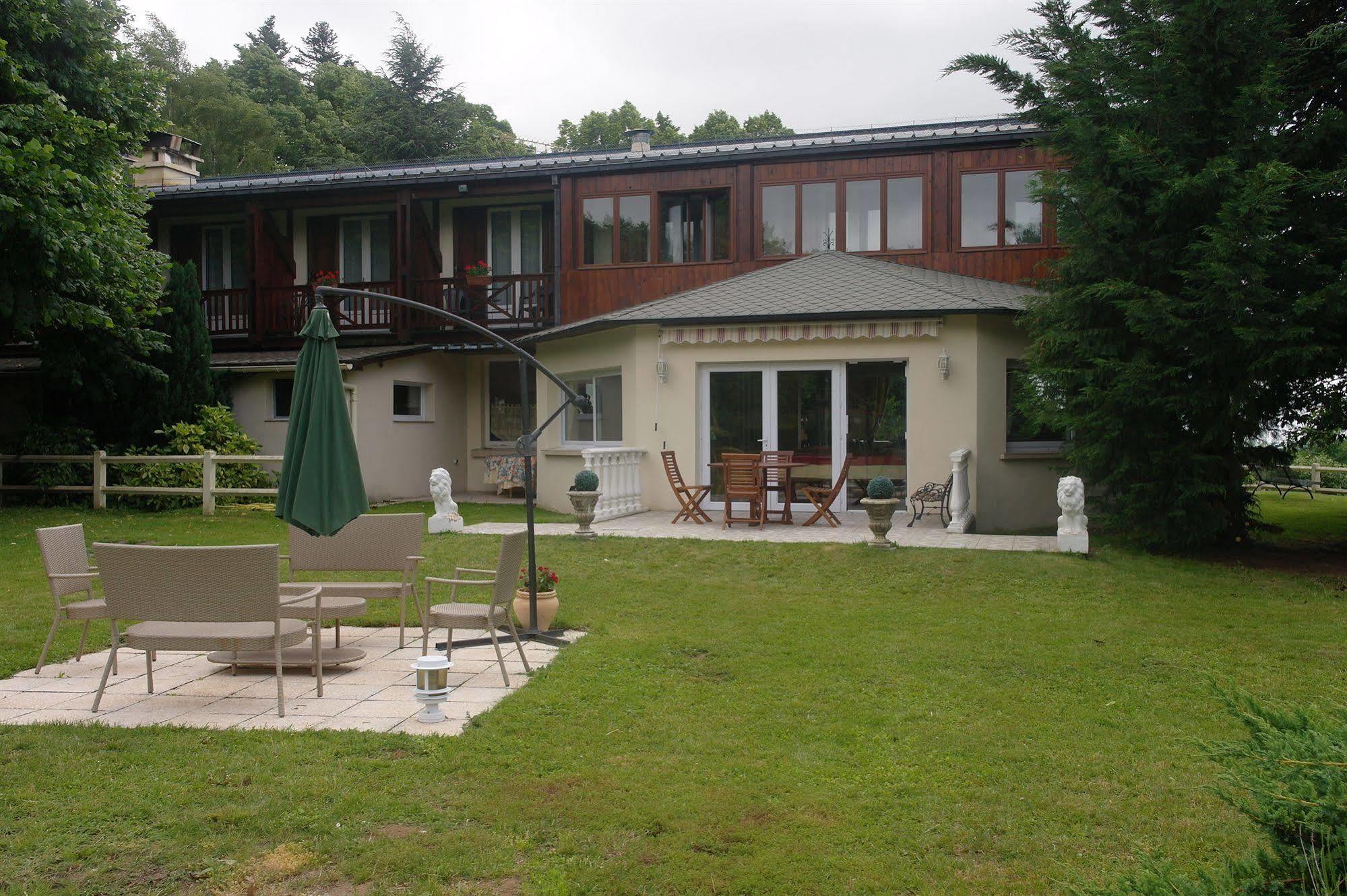 Hostellerie Saint Clement Vic-sur-Cère Екстериор снимка