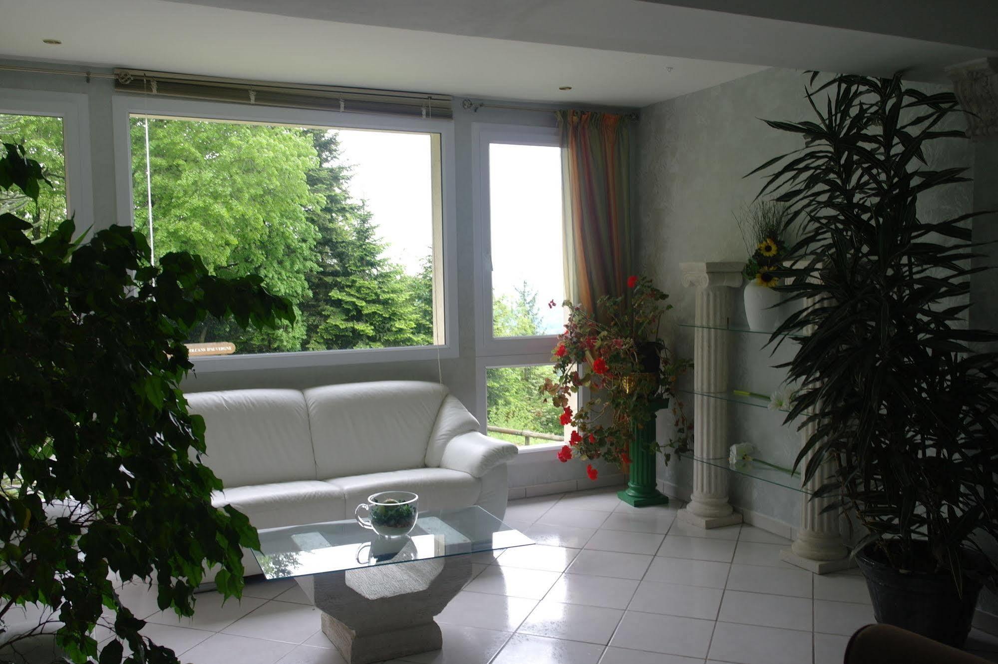 Hostellerie Saint Clement Vic-sur-Cère Екстериор снимка