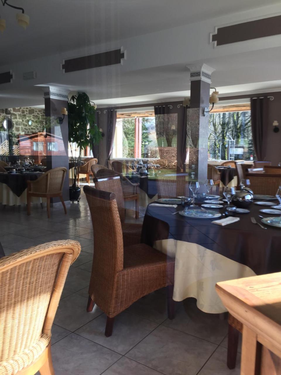 Hostellerie Saint Clement Vic-sur-Cère Екстериор снимка